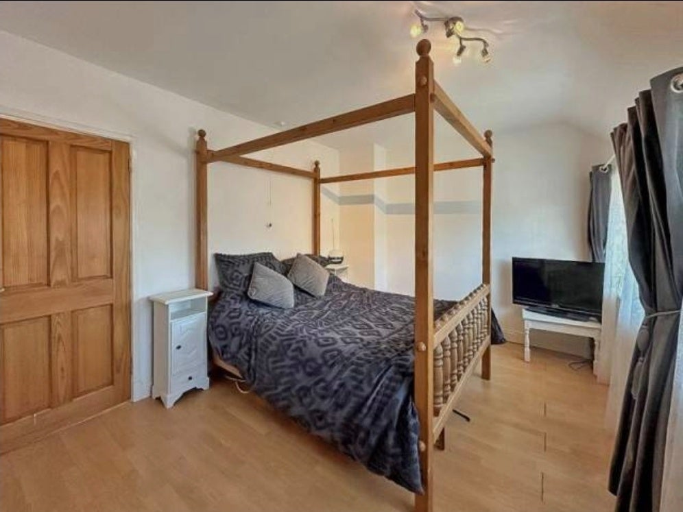 Room Kirkstall Crescent in Bloxwich