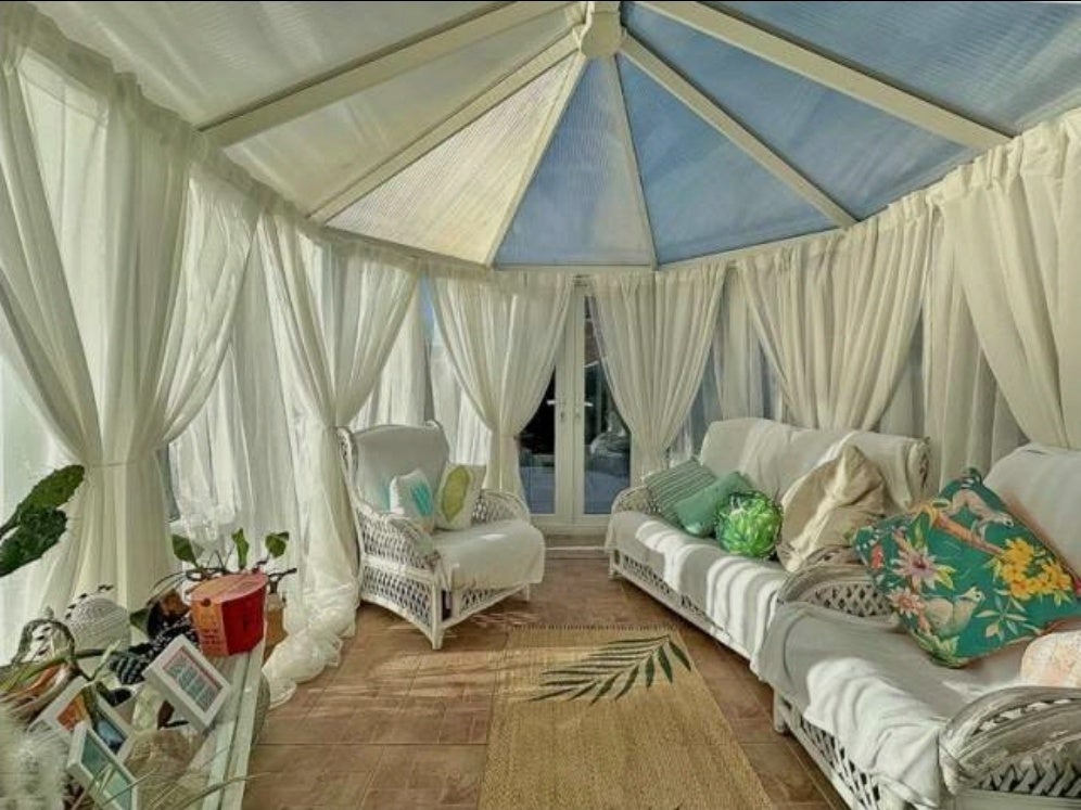 Room Kirkstall Crescent in Bloxwich