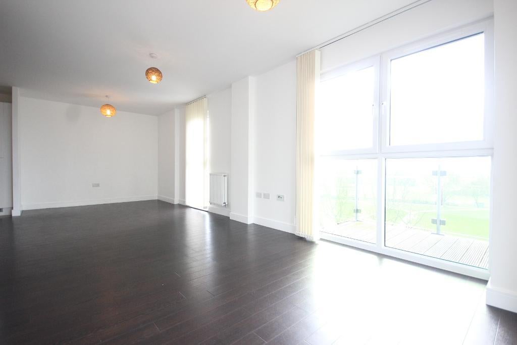 Flat Academy Way in Greater London