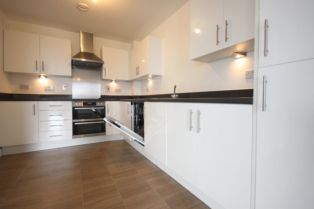 Flat Academy Way in Greater London