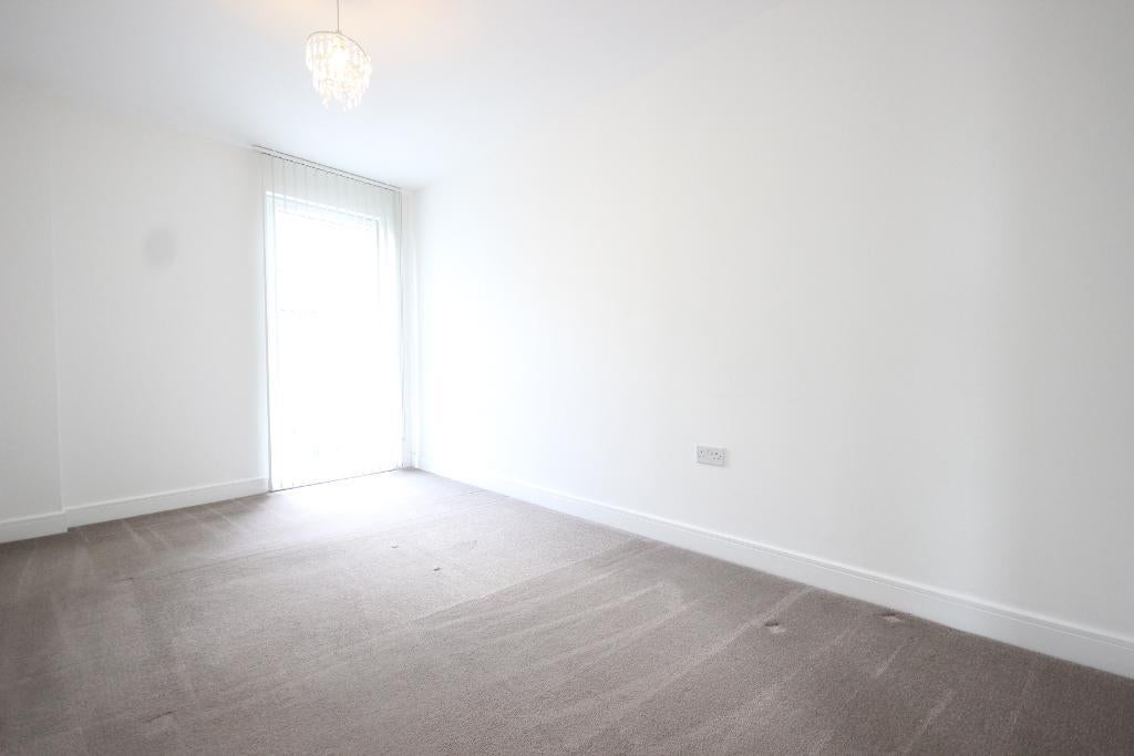 Flat Academy Way in Greater London