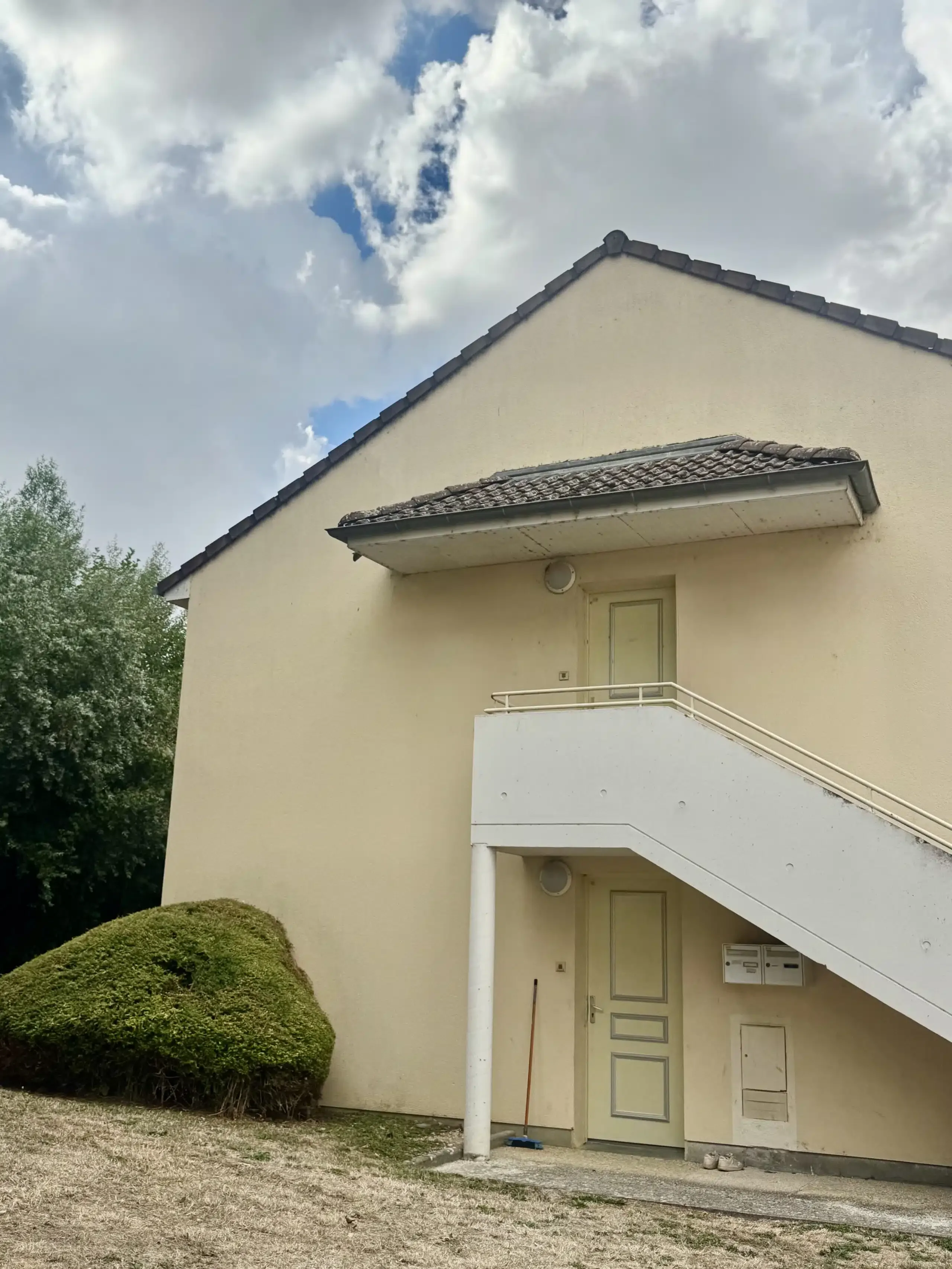Flat Avenue Michel Baroin in Saint-Julien-les-Villas