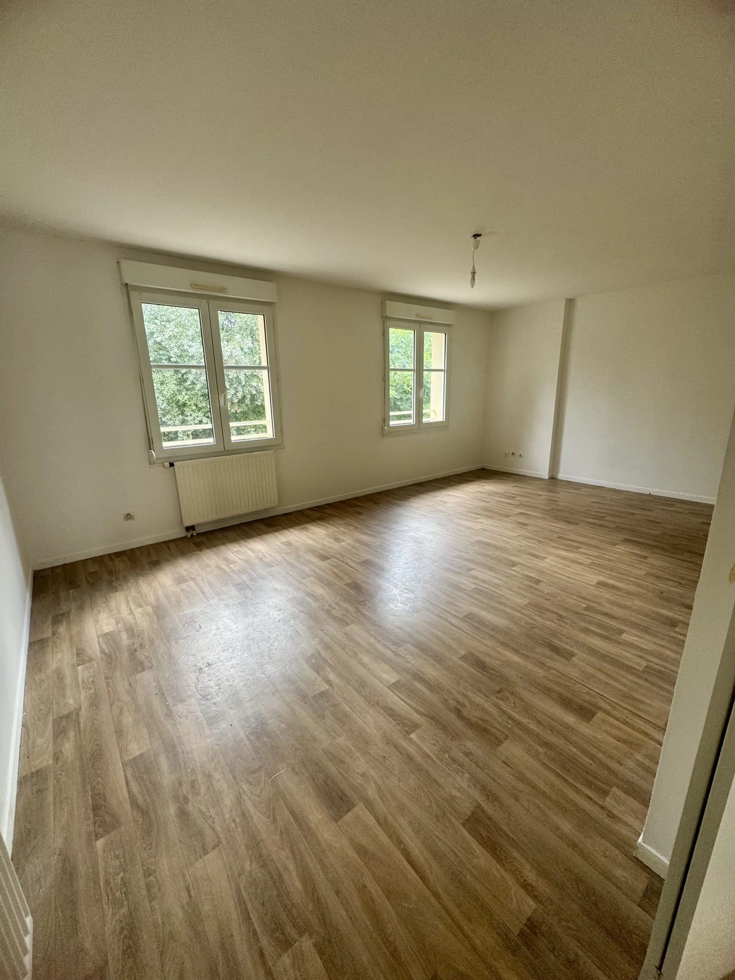 Flat Avenue Michel Baroin in Saint-Julien-les-Villas