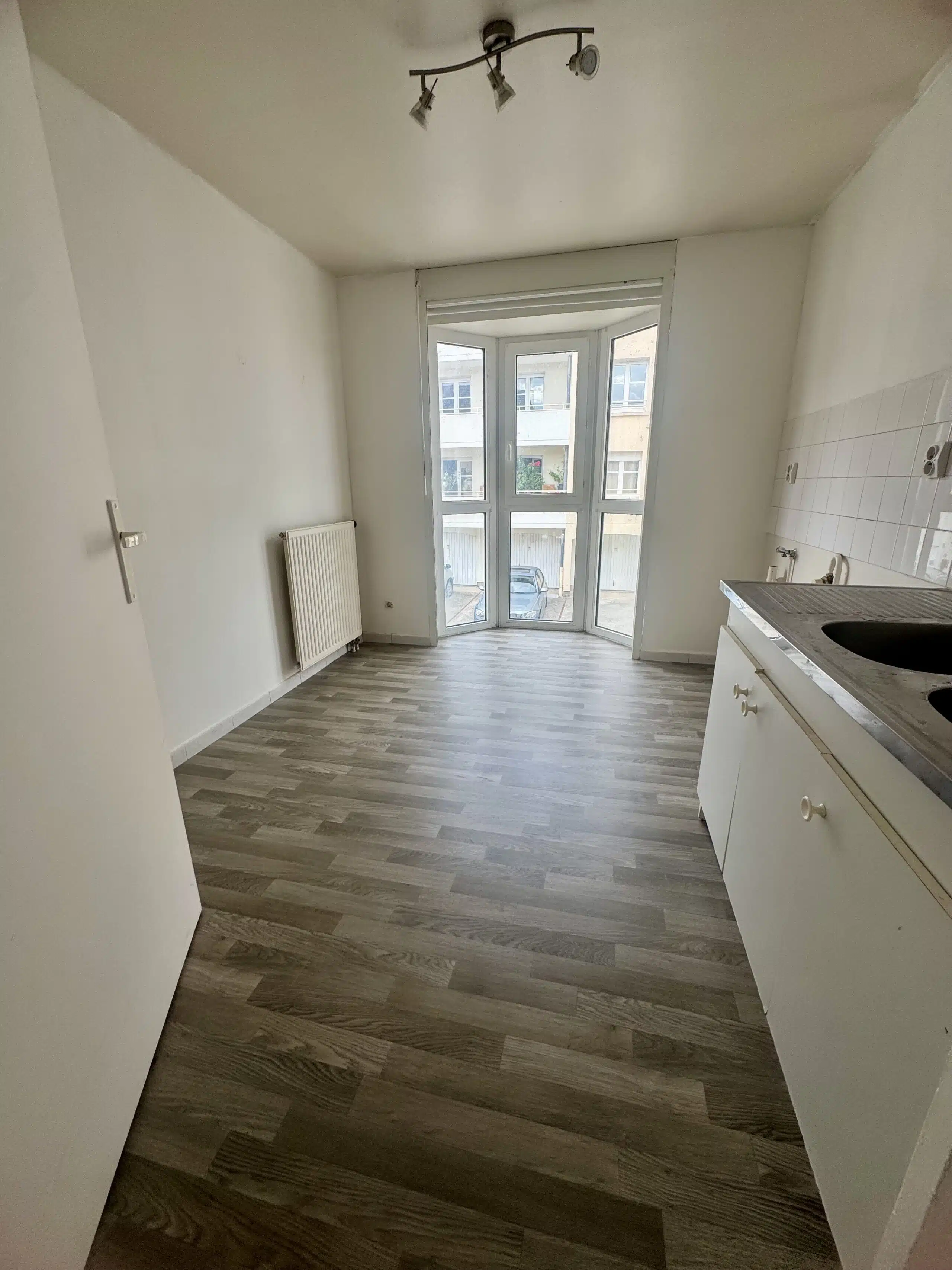 Flat Avenue Michel Baroin in Saint-Julien-les-Villas