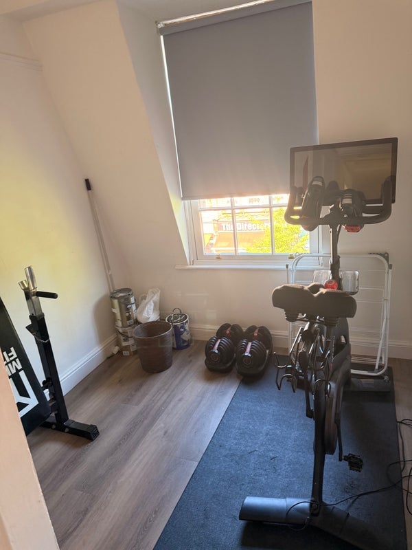 Room Pitshanger Lane in Greater London