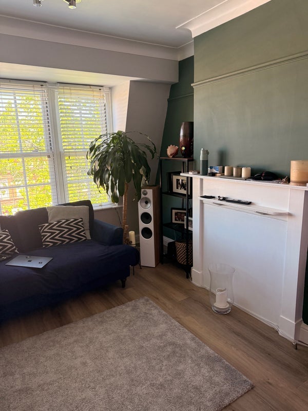 Room Pitshanger Lane in Greater London