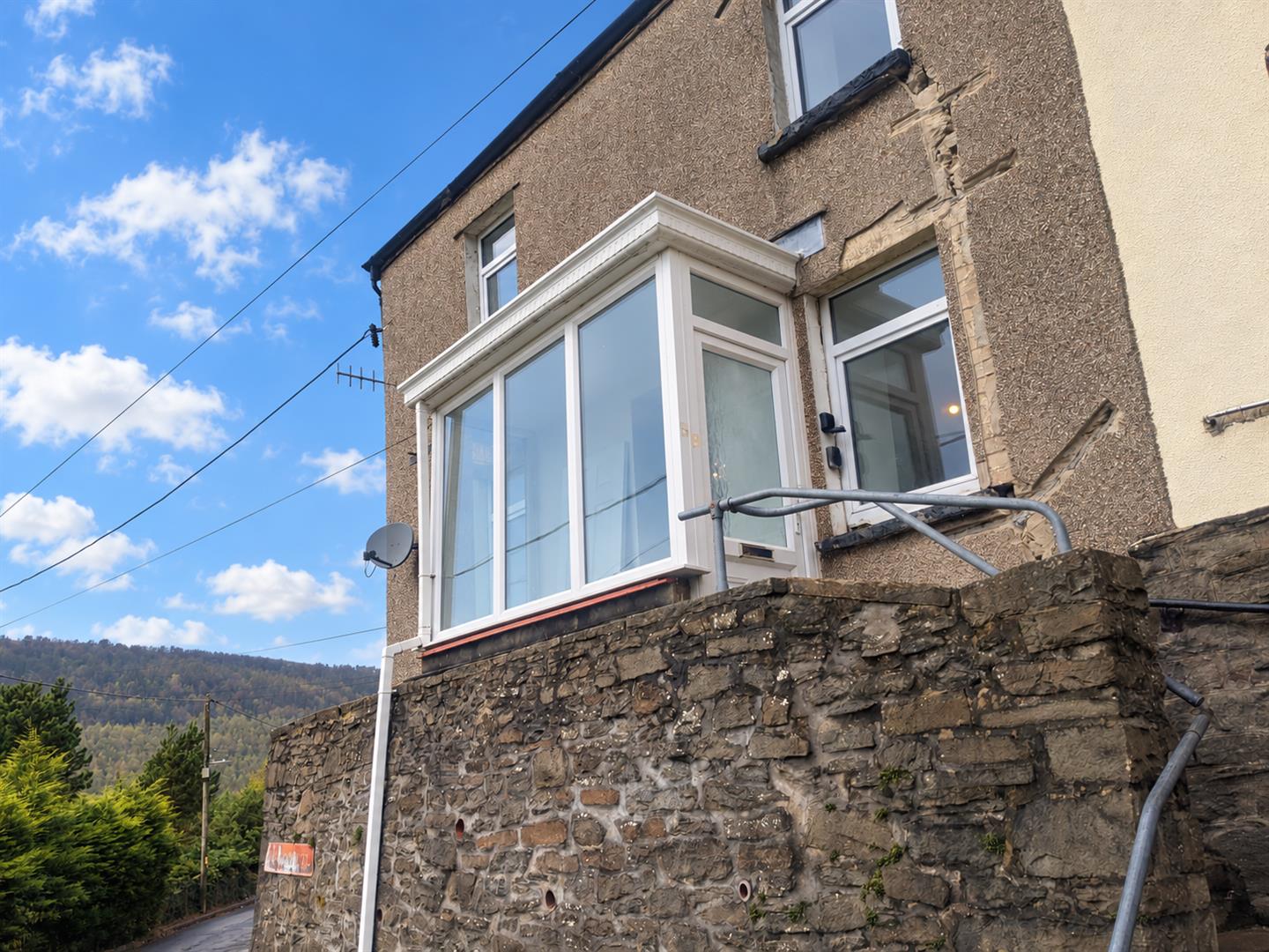 House Pant-y-Pwdyn Road in Abertillery