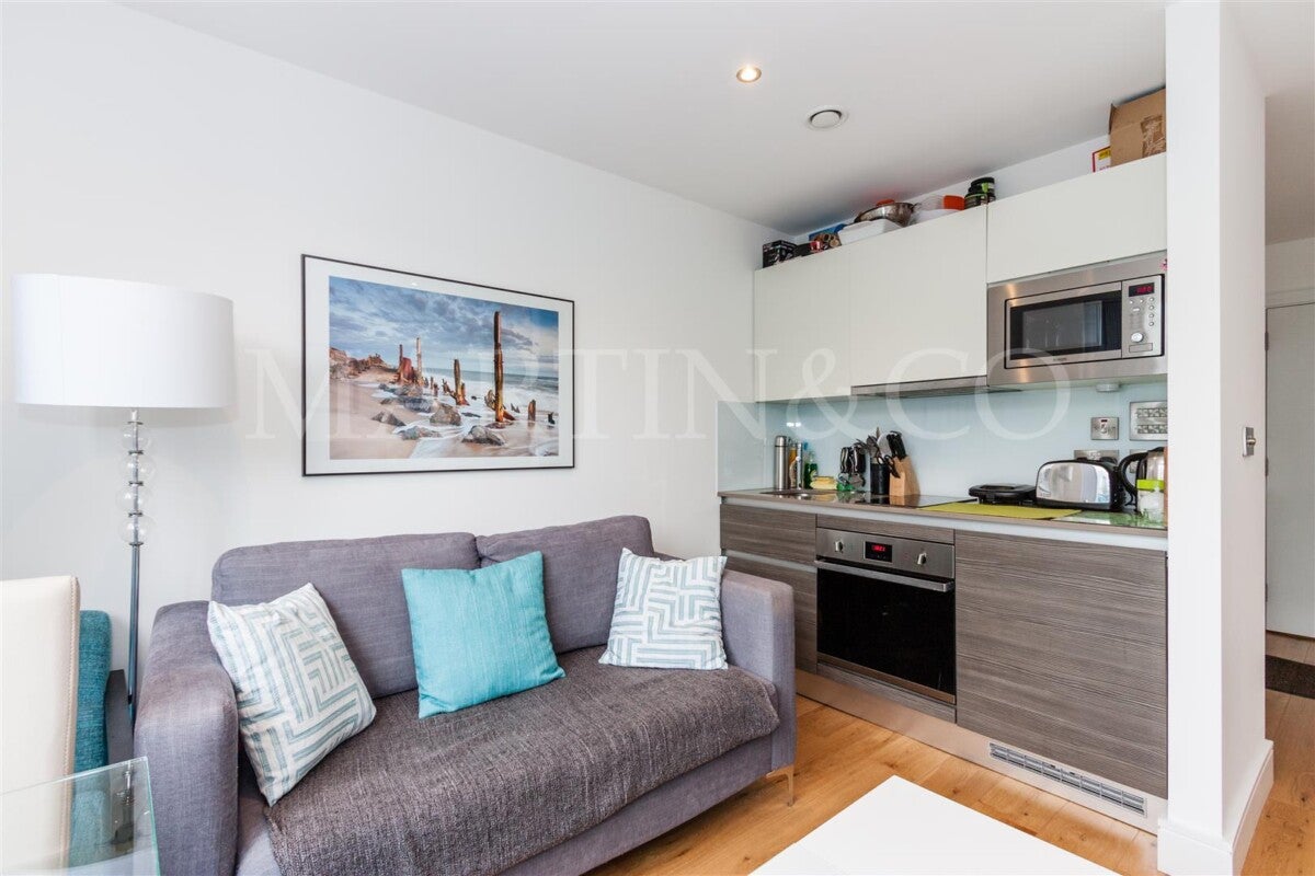 Flat Clayton Road in Greater London