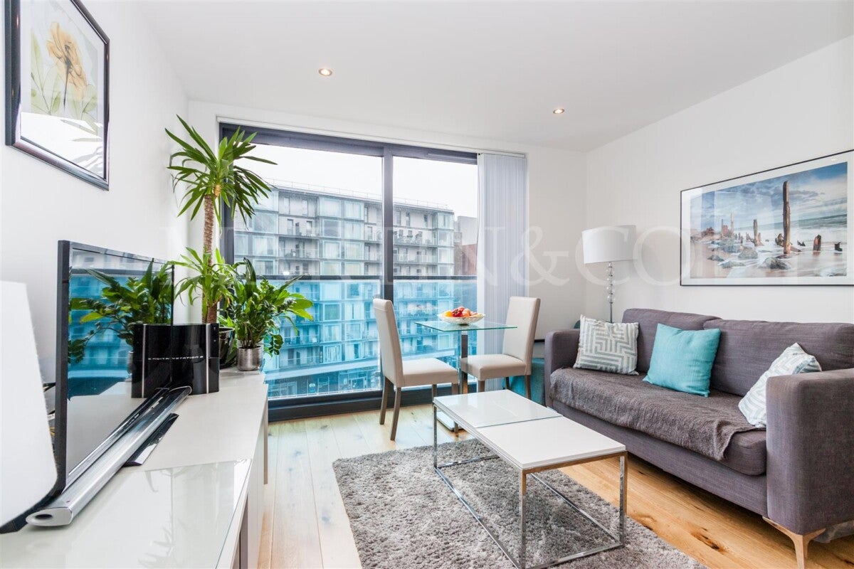 Flat Clayton Road in Greater London