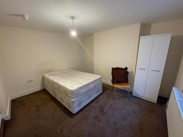 Flat Totteridge Road in High Wycombe