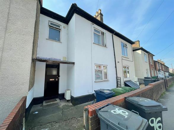 Flat Totteridge Road in High Wycombe