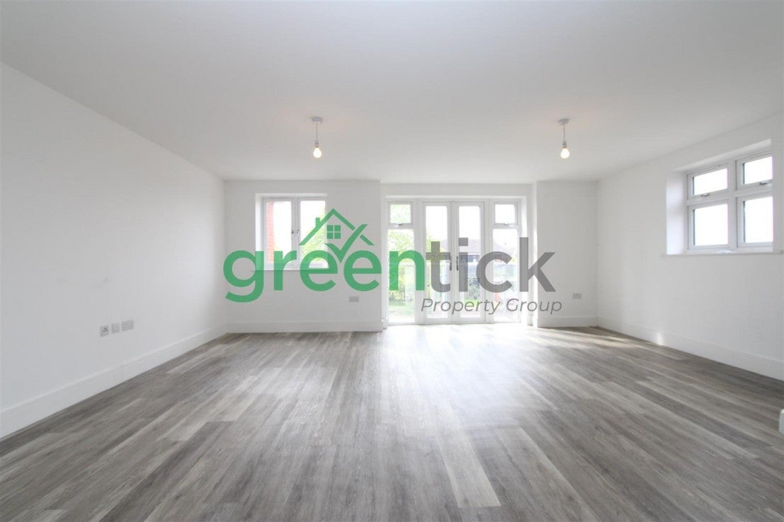 Flat Stanstead Road in Hoddesdon