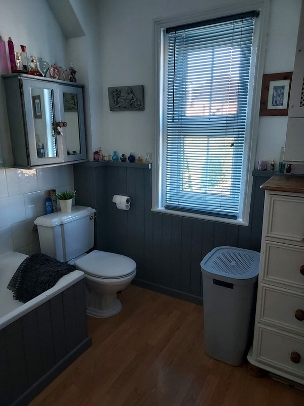 Room Gorleston Road in Poole