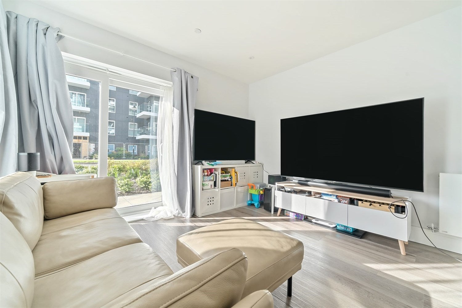 Flat Longwater Avenue in Reading