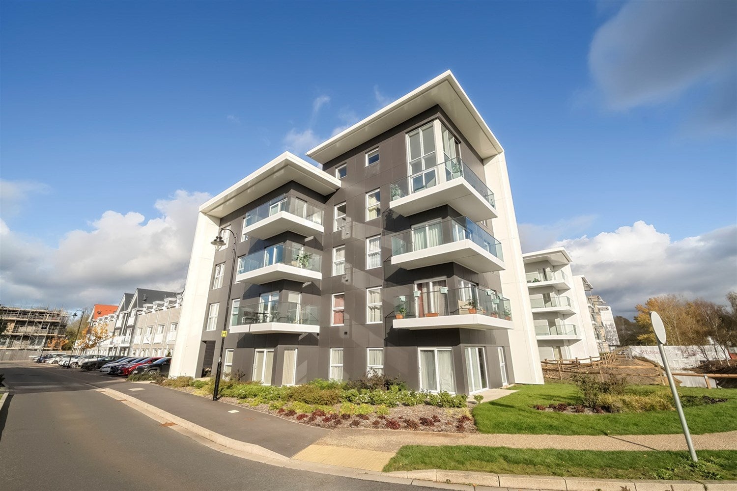 Flat Longwater Avenue in Reading