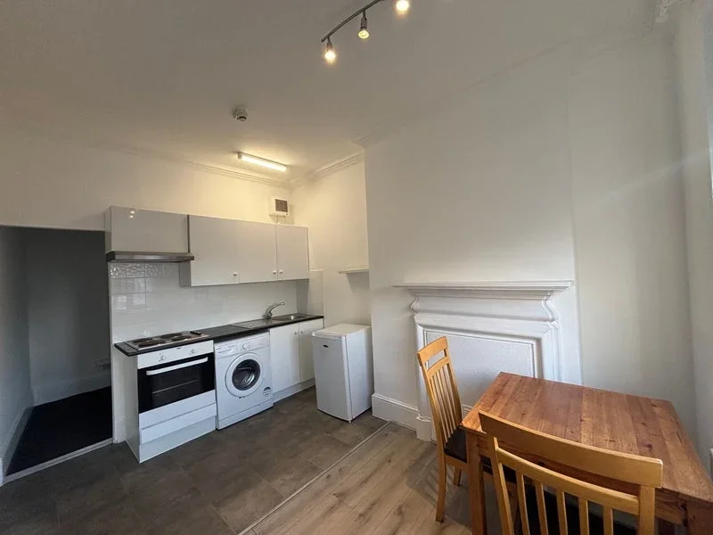Flat Gratton Terrace in Greater London