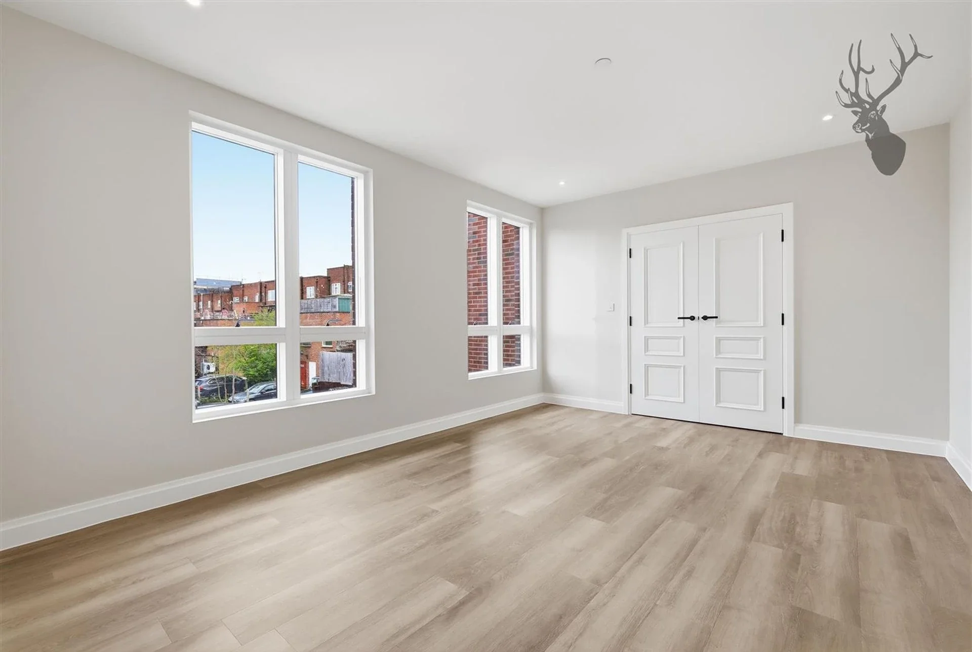 Flat Court Yard in Greater London