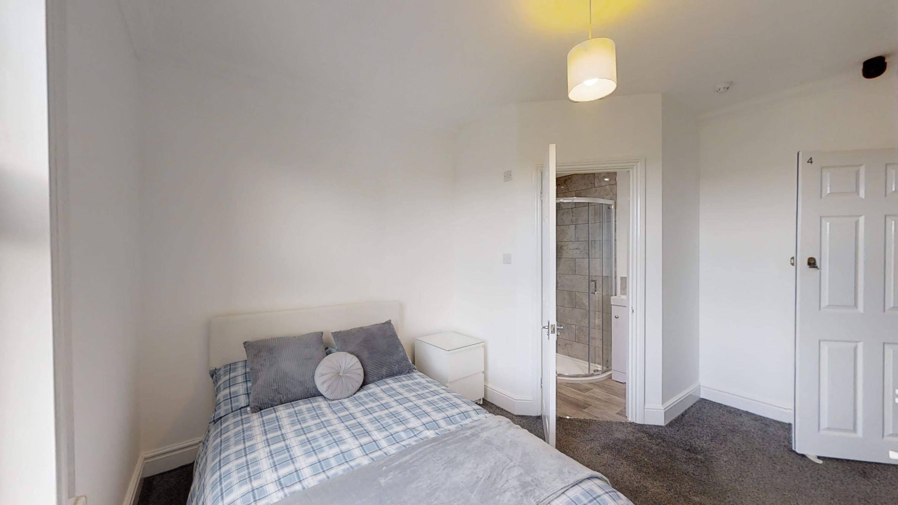 Room King Edward Road in Maidstone