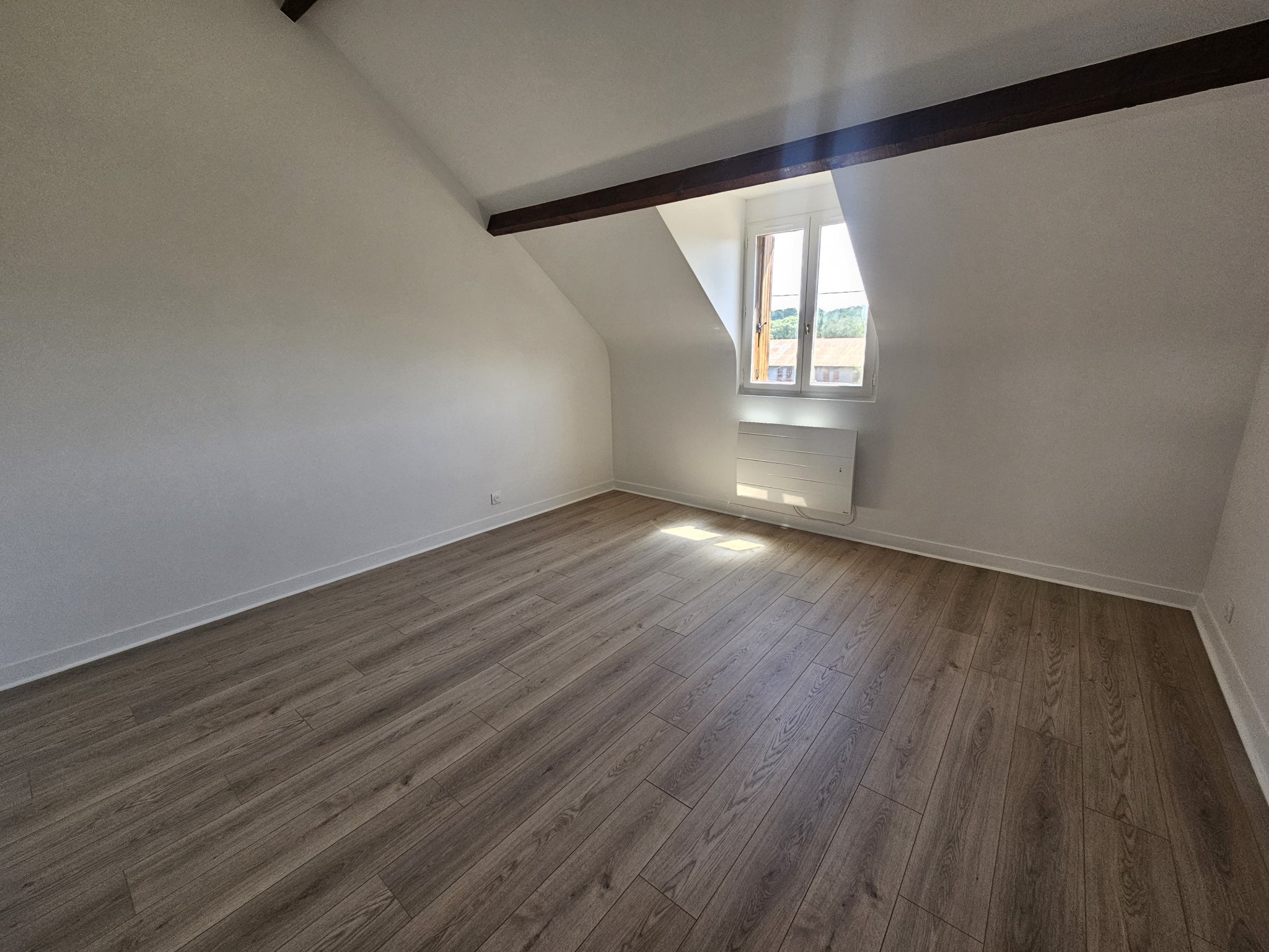 Flat Rue Gabriel Péri in Breux-Jouy