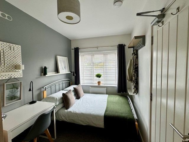 Room Lindridge Road in Metropolitan Borough of Solihull