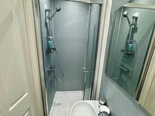 Room Lindridge Road in Metropolitan Borough of Solihull