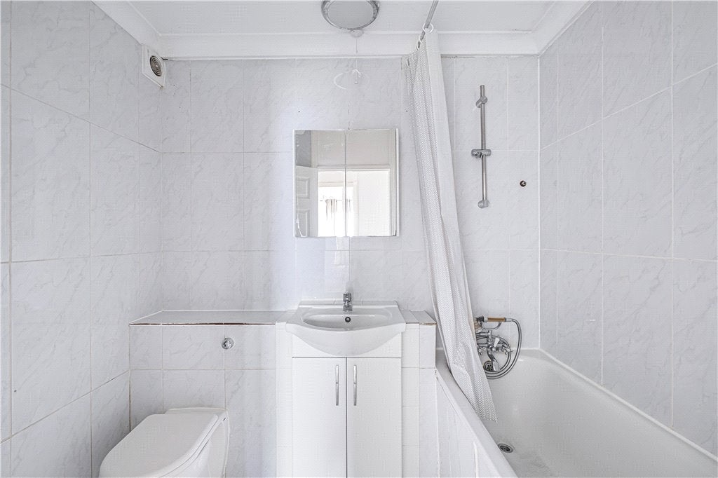 Flat Wandsworth Road in Greater London