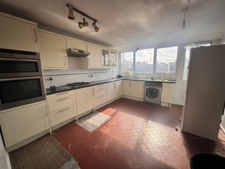 House Huntingdon Close in Greater London