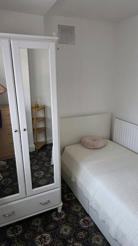Room Ruckholt Road in Greater London