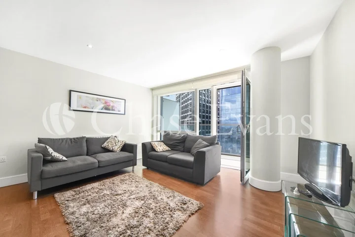 Flat Whitechapel High Street in Greater London