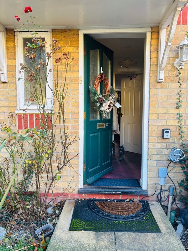 House Wheat Sheaf Close in Greater London