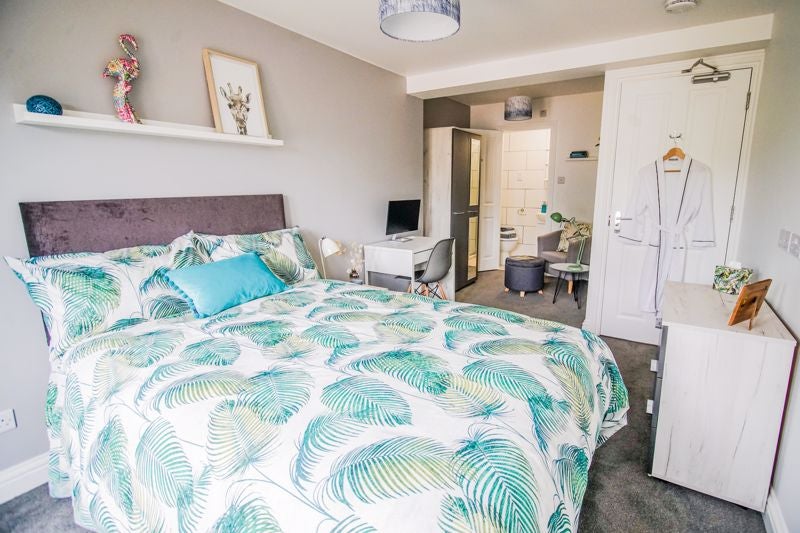 Room Drake Avenue in South Oxfordshire