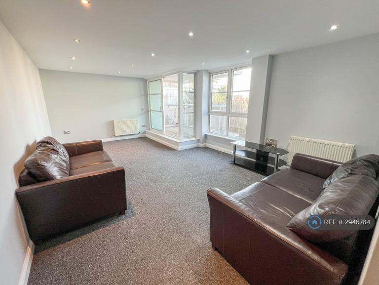 Flat Watkin Road in Leicester