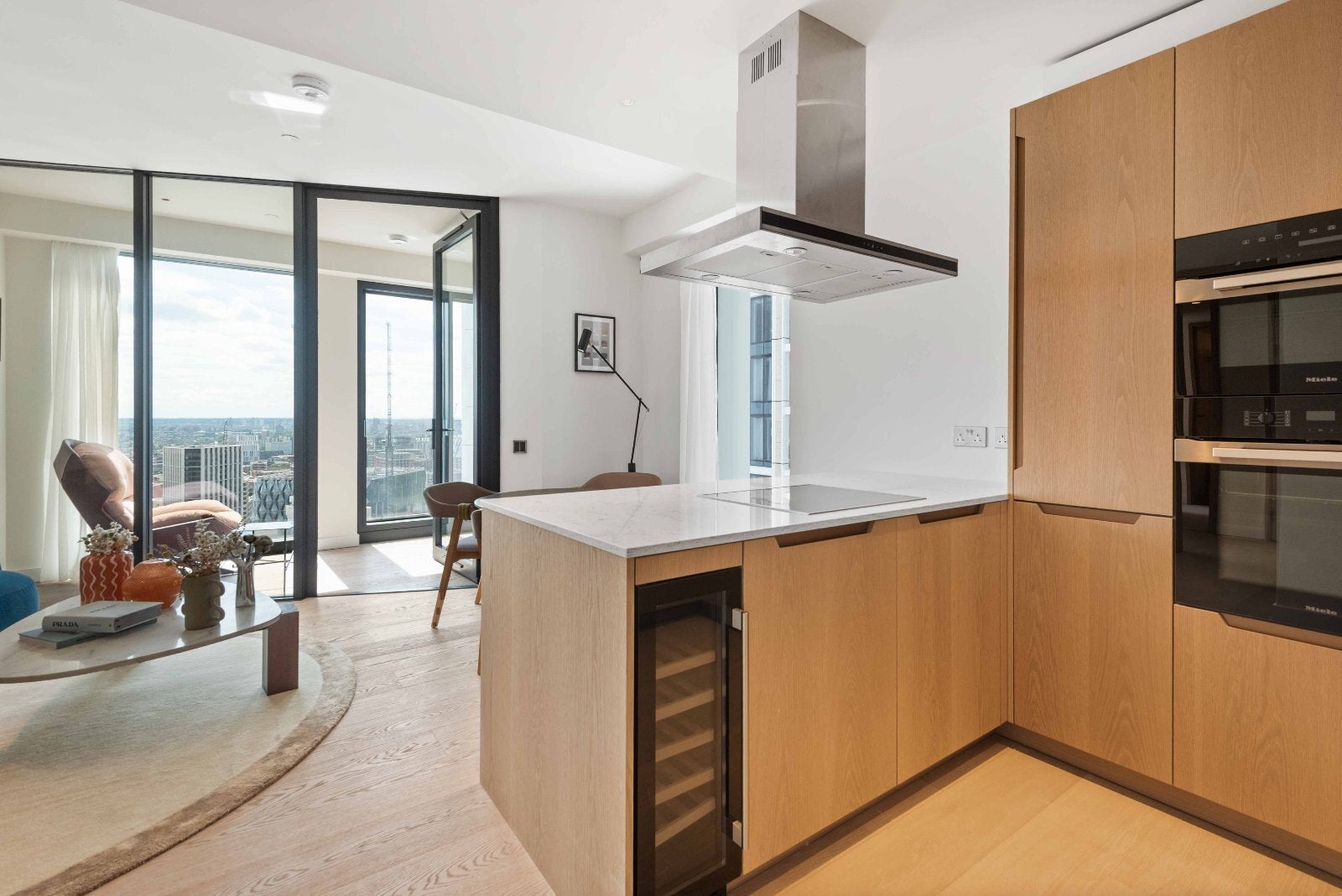 Flat Nine Elms Lane in Greater London