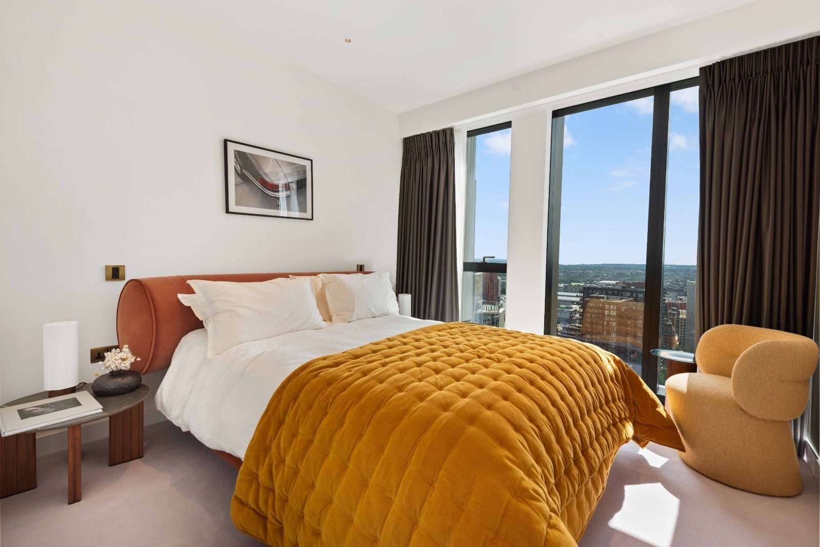 Flat Nine Elms Lane in Greater London