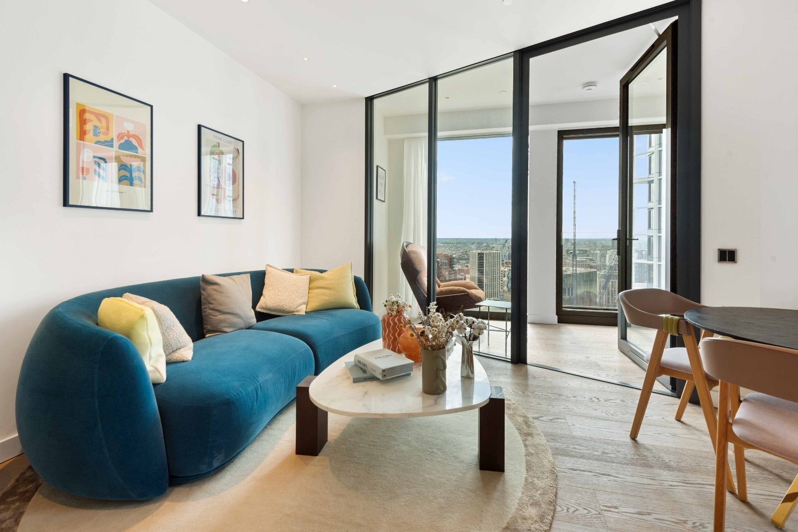 Flat Nine Elms Lane in Greater London