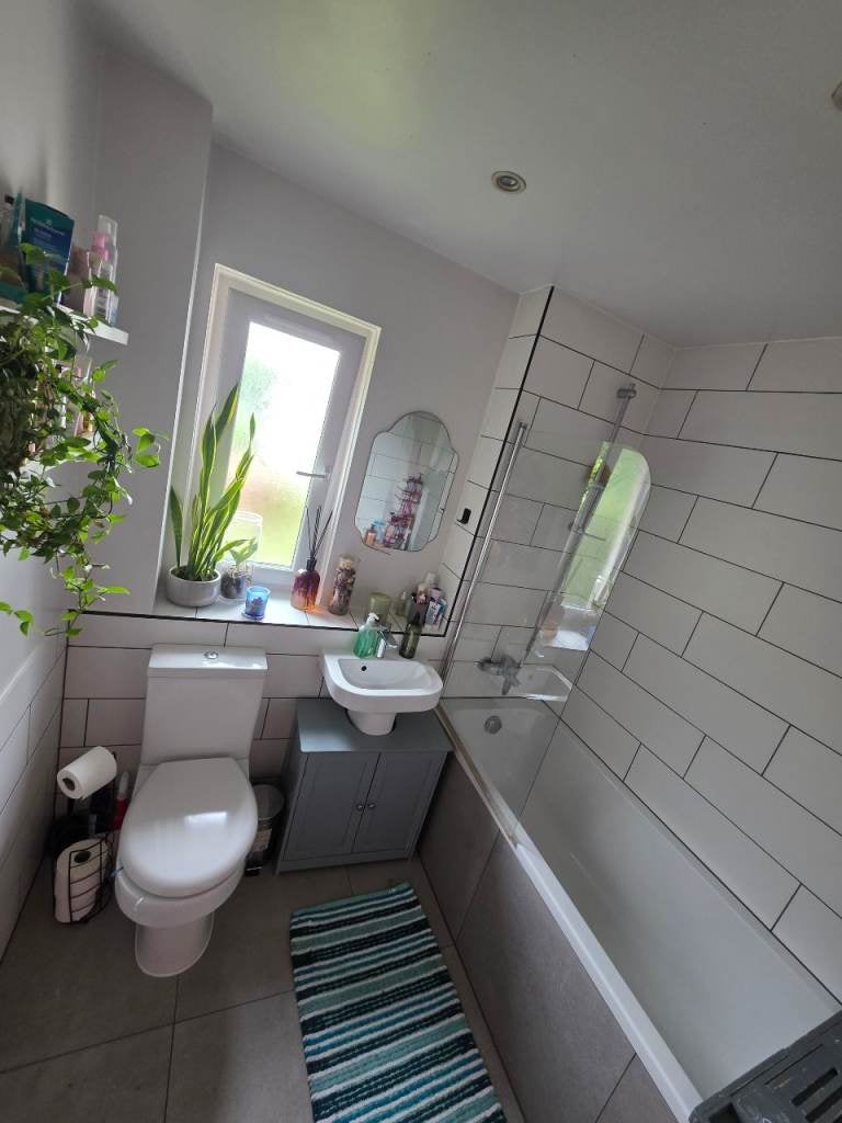 Flat Niddrie Mains Drive in City of Edinburgh