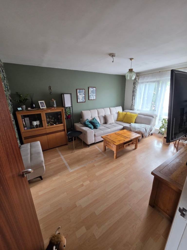 Flat Niddrie Mains Drive in City of Edinburgh