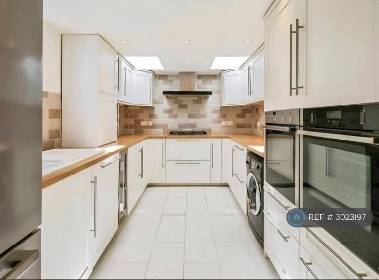 Room Coniston Road in Greater London