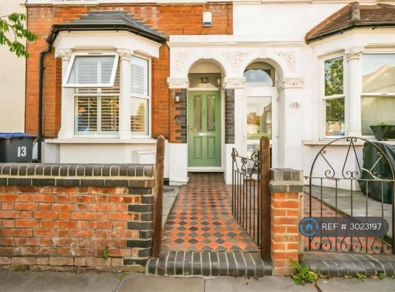 Room Coniston Road in Greater London