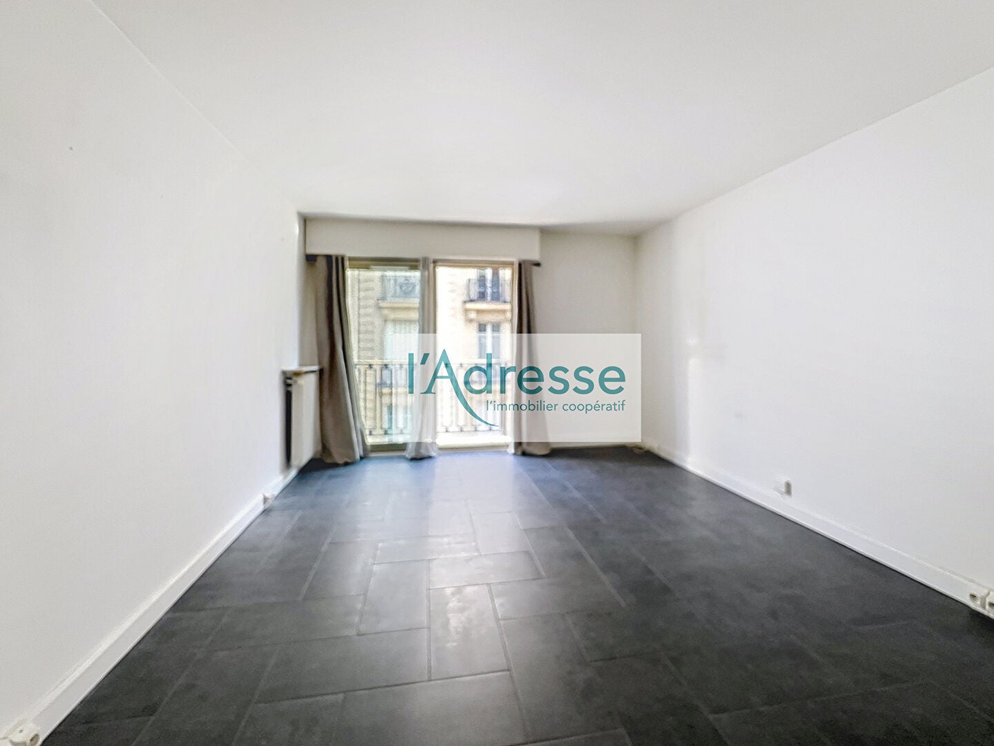 Flat Rue de Berri in Paris