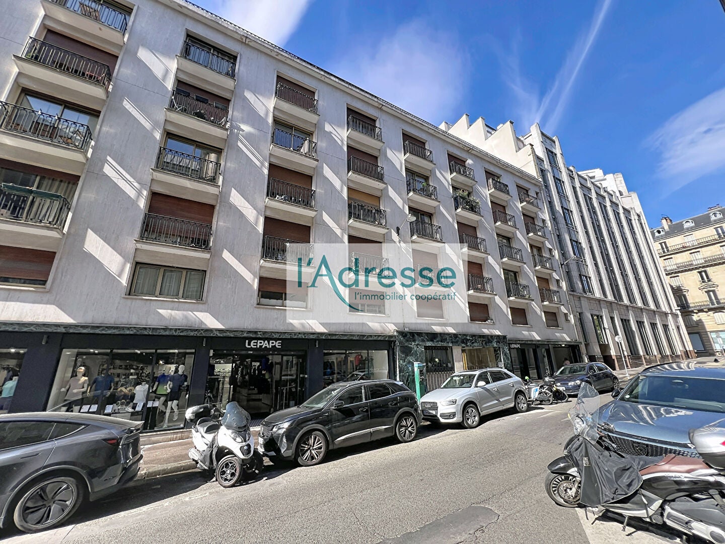 Flat Rue de Berri in Paris