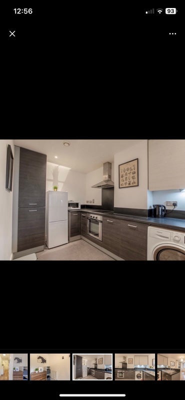 Flat Mastmaker Road in Greater London
