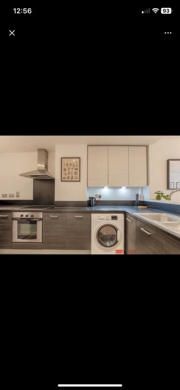 Flat Mastmaker Road in Greater London