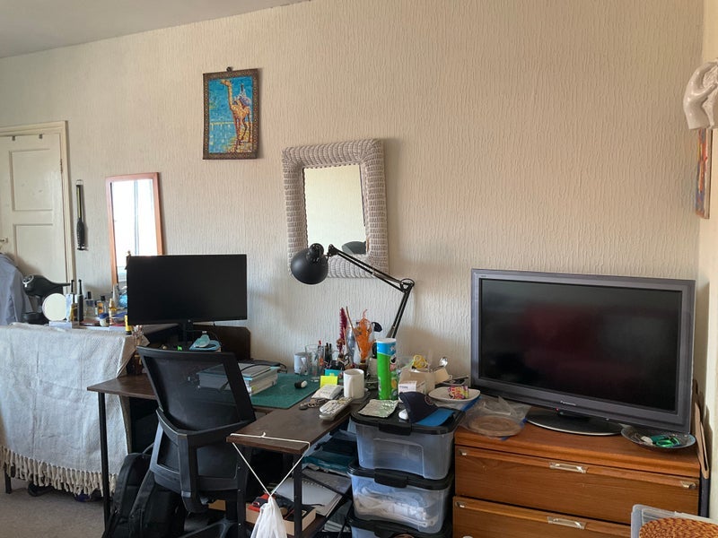 Room Borrodaile Road in Greater London