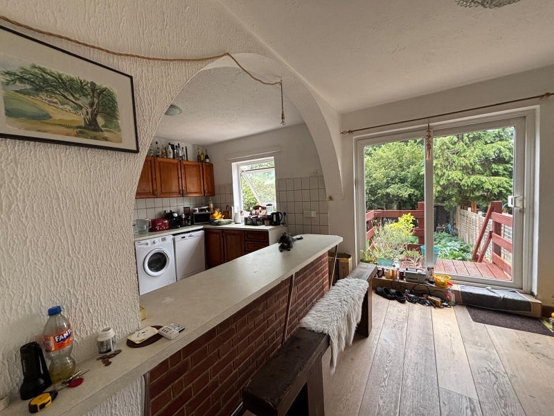 Room Sunnycroft Road in Greater London
