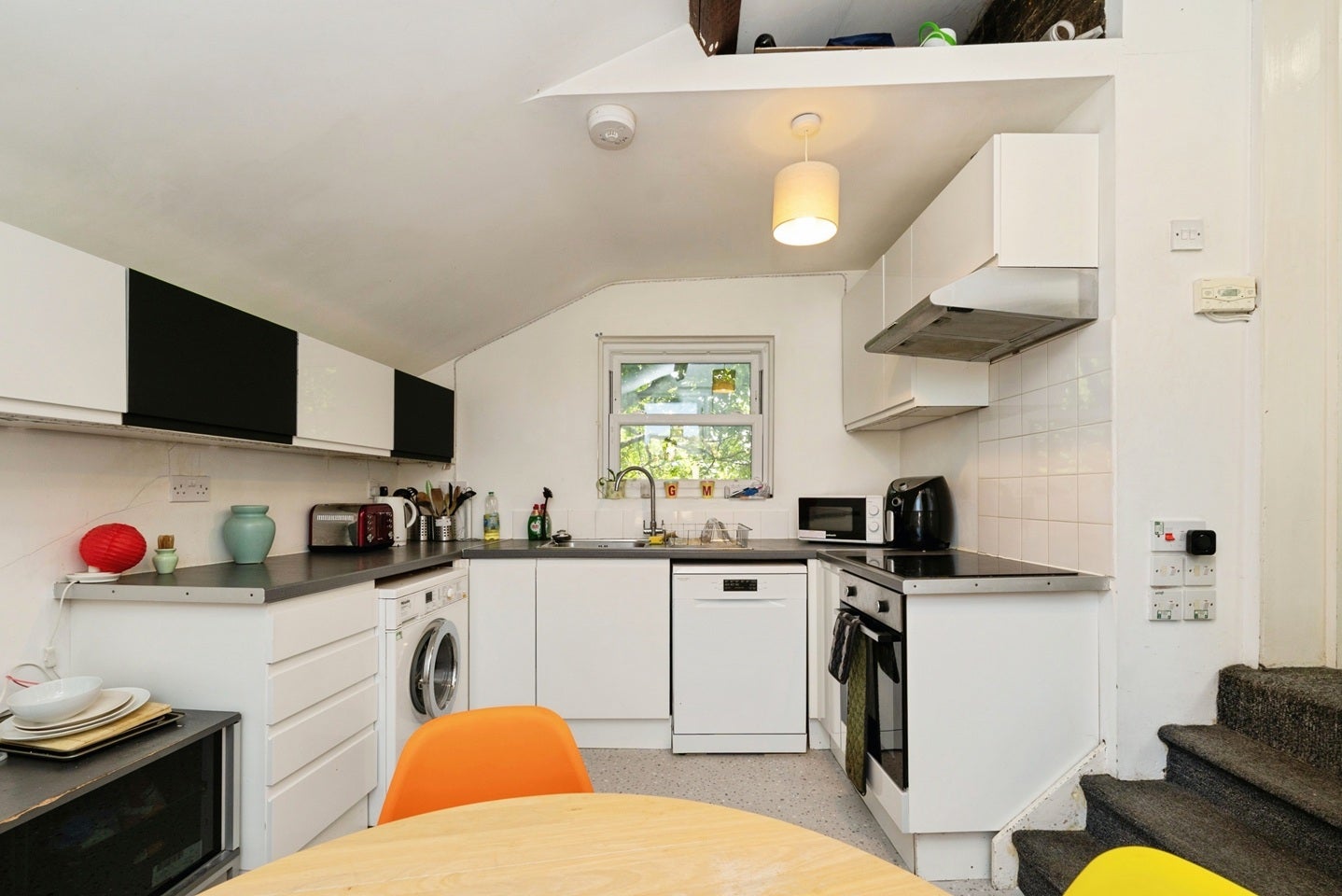Room Mill Street in Greater London