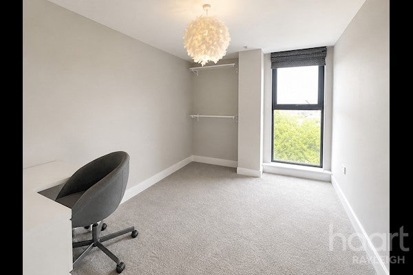 Flat Victoria Avenue in Southend-on-Sea