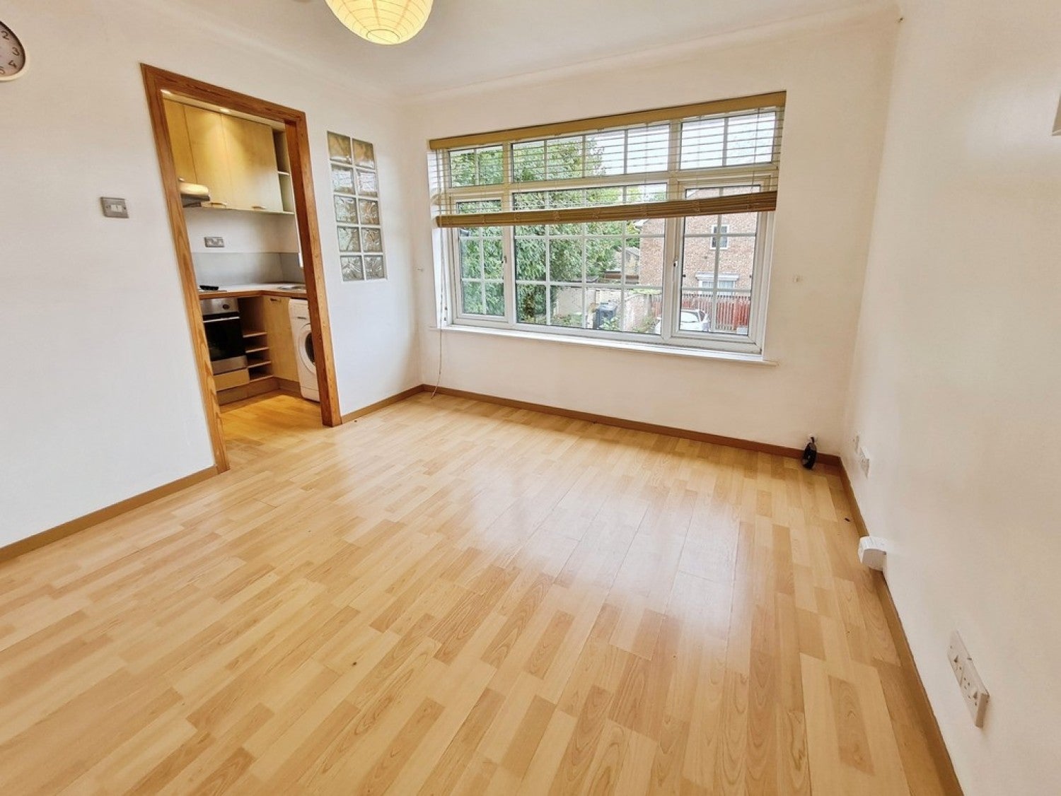 Flat Fieldway Rise in Leeds