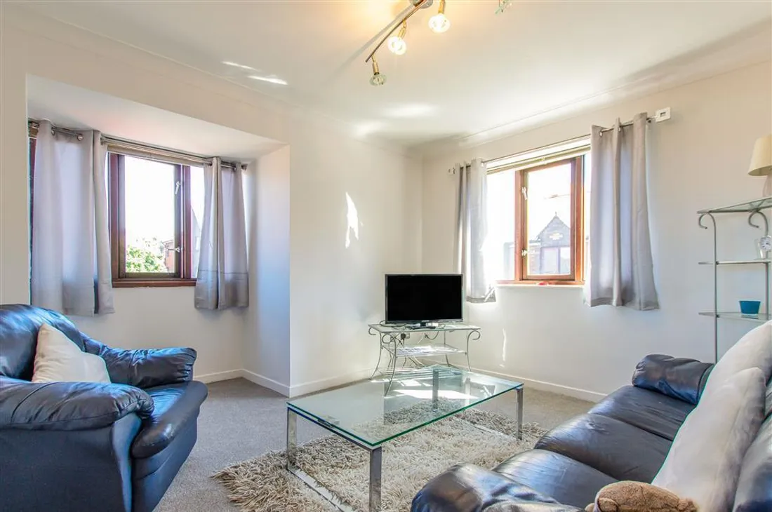Flat Abernethy Quay in Swansea