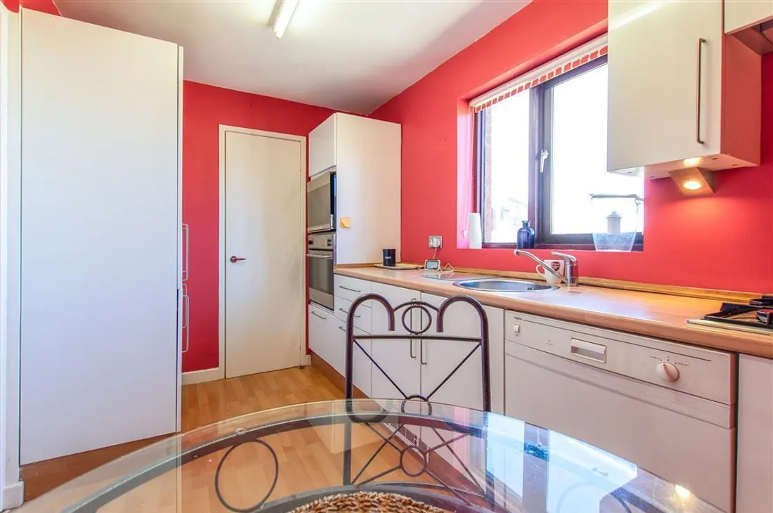 Flat Abernethy Quay in Swansea